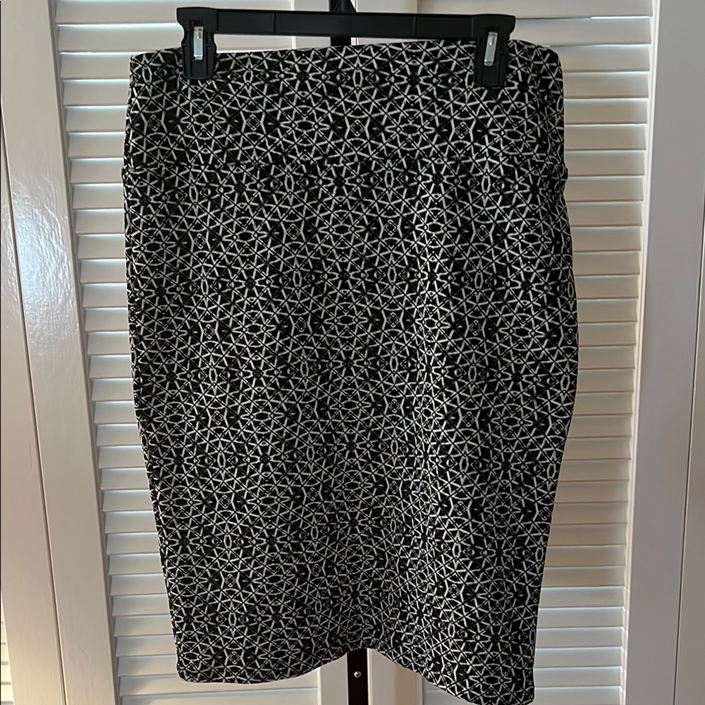 LuLaRoe Black and White Knee-Length Pencil Skirt